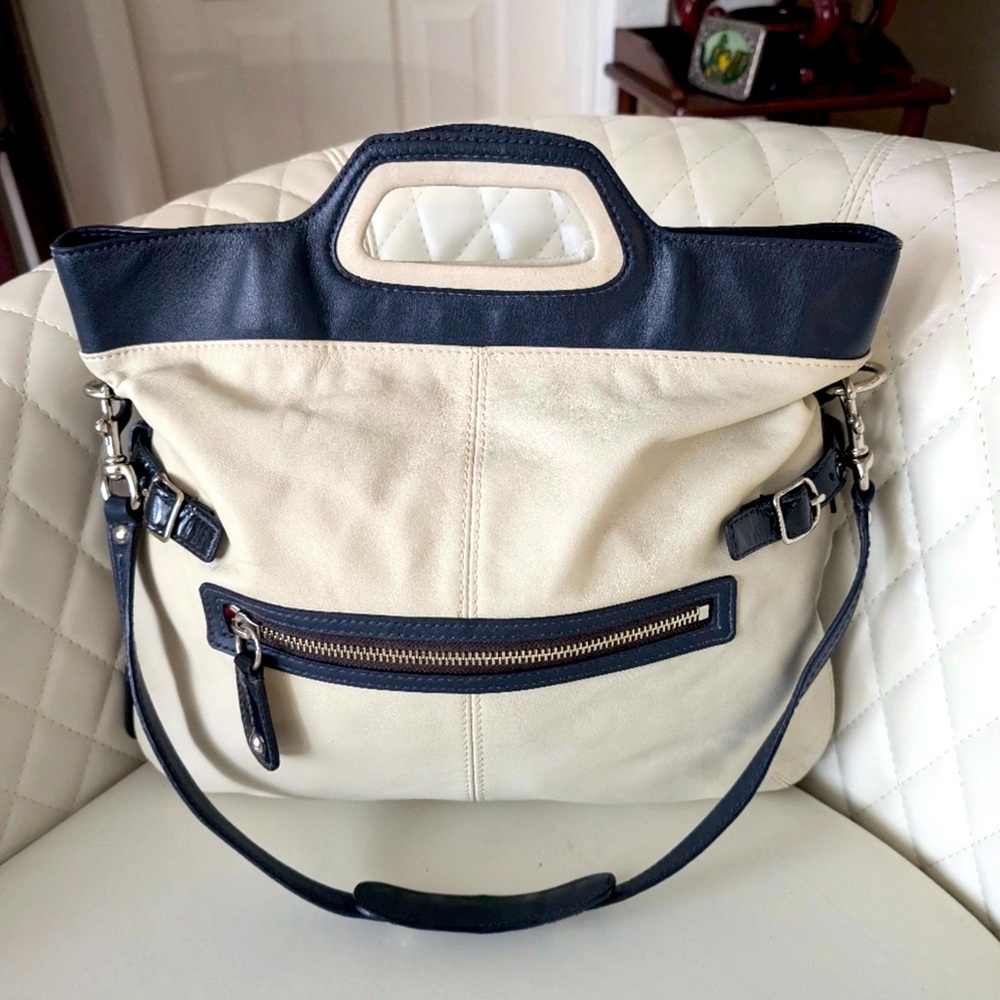 EUC Coach Chalk and Navy blue handbag/shoulder bag